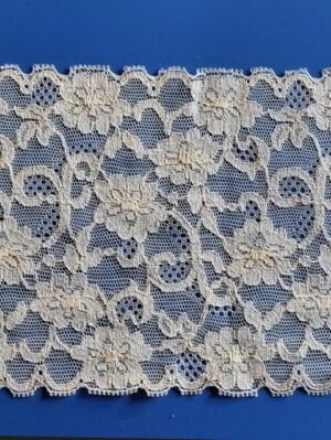 ivory lace 5 1/4" by 7'
